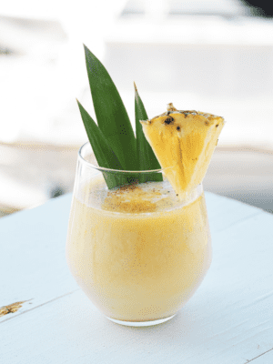 Koktajl z ananasa, mango i kokosa