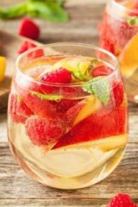 biała sangria z cava