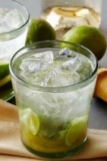 drink caipirinha