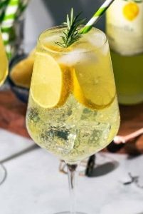 limoncello spritz drink